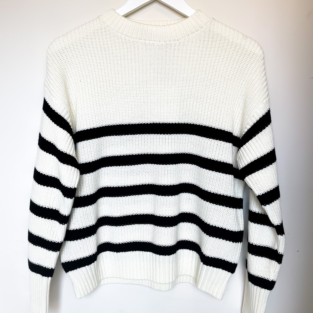 DELUC black and white striped sweater